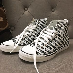 Auth Vetements high top sneakers shoes white